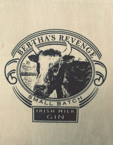 Wooden gift box Bertha's Revenge Gin (70cl) & glass